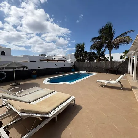 Queen Papagayo Vetusta Playa Blanca