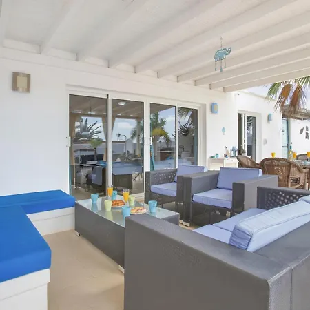Queen Papagayo Vetusta Villa Playa Blanca